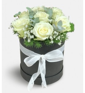 Siyah Kutuda Beyaz Güller